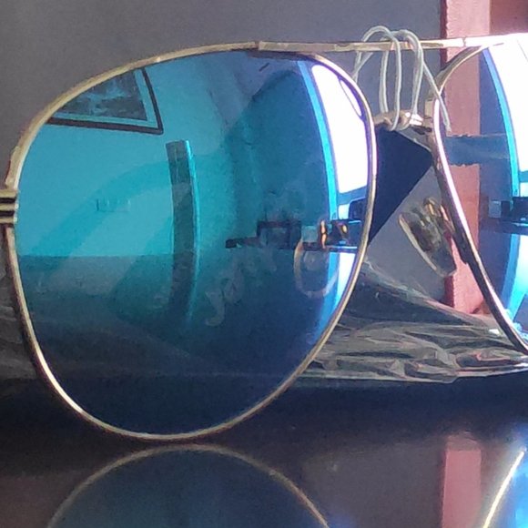 NEW Discoloration sunglasses with blue Cartier - Picture 2 of 6